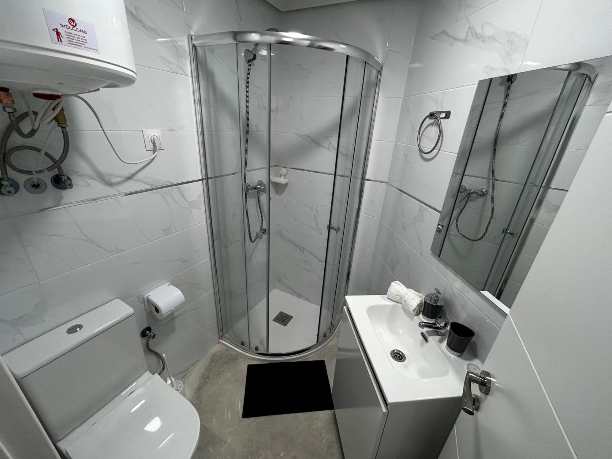 Habitaciones Doble Con Bano Privado En El Centro De Madrid Exterior photo