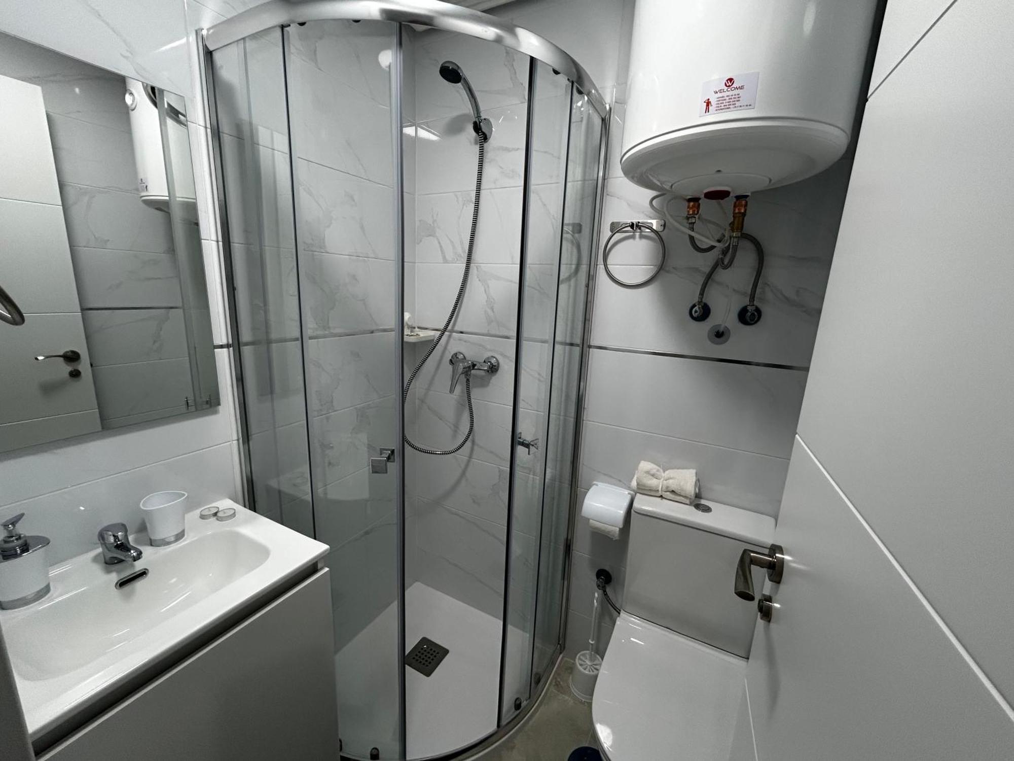 Habitaciones Doble Con Bano Privado En El Centro De Madrid Exterior photo