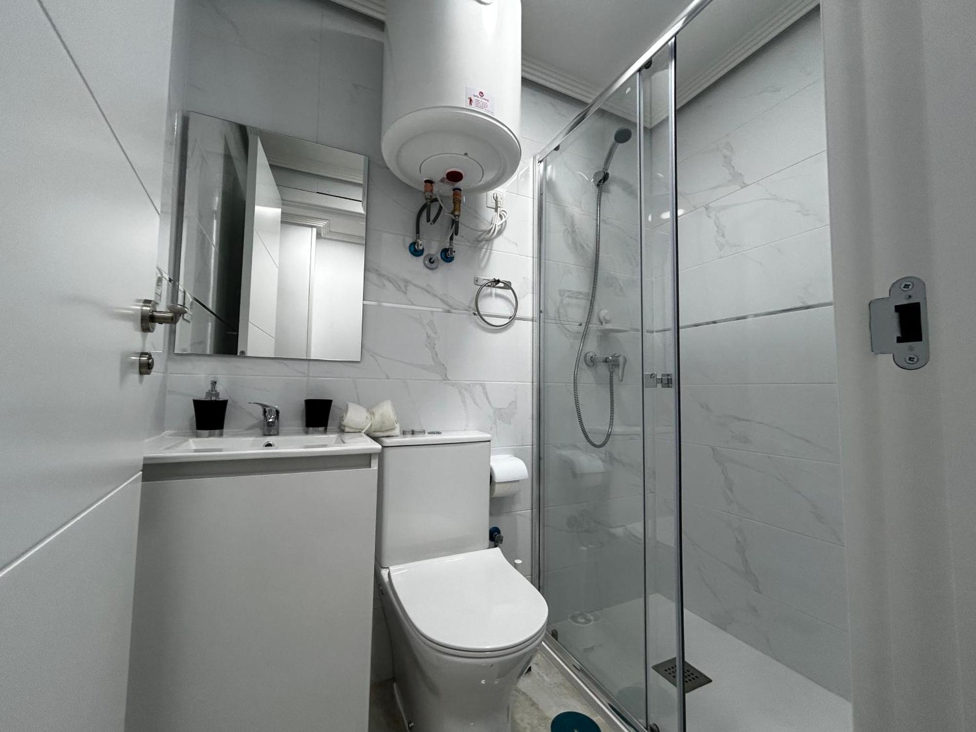 Habitaciones Doble Con Bano Privado En El Centro De Madrid Exterior photo