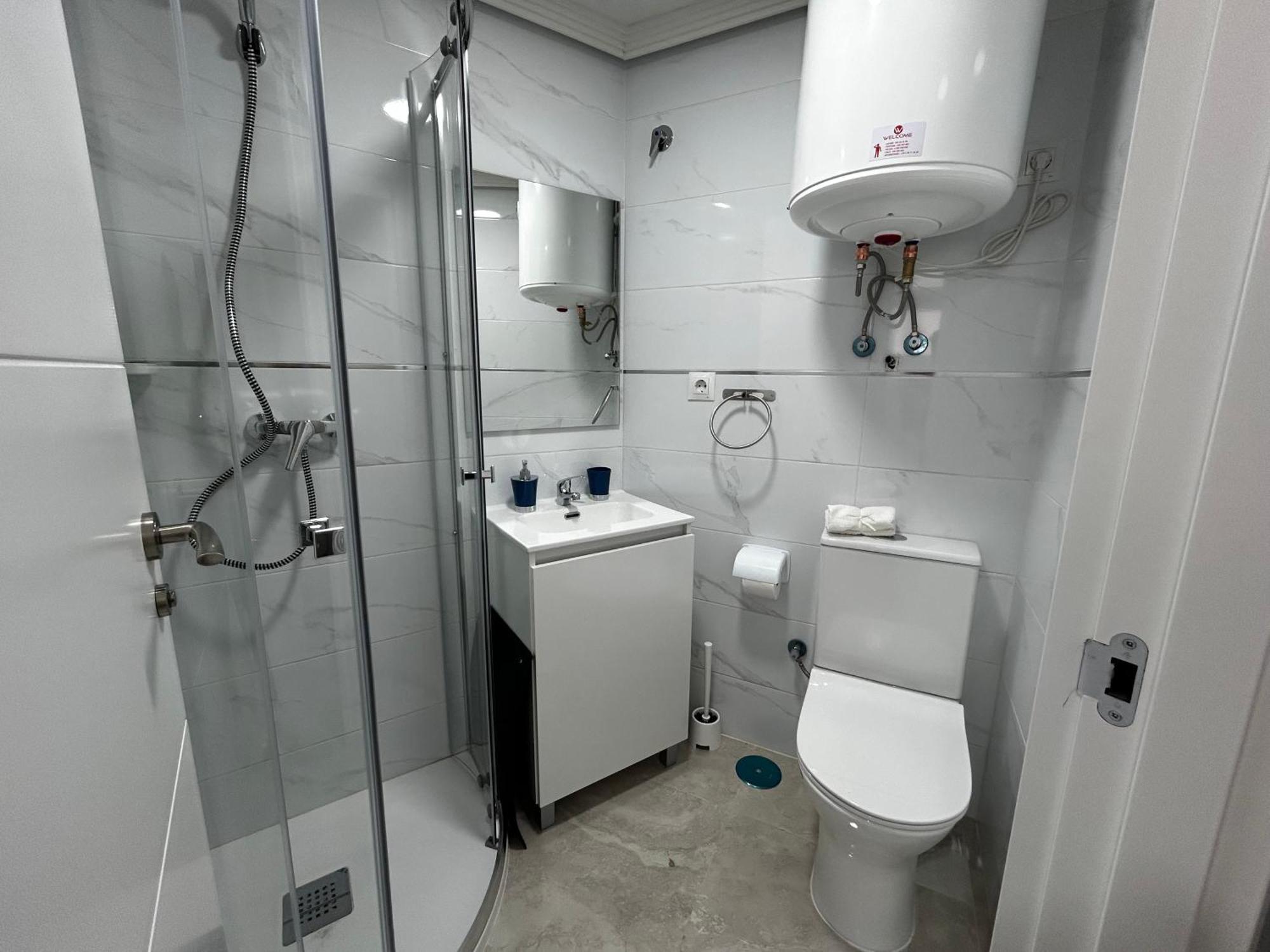 Habitaciones Doble Con Bano Privado En El Centro De Madrid Exterior photo